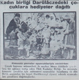  Kadın birliği Darülâczedeki çocuklara hediyeler dağıttı Kimsesiz yavrular oyuncaklariyle sevinirken Çocuk bayramı münasebeti