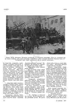  TARİH AKİS 7 Kasım 1917'de Petrograd. Barikatlar kurulmuştu ve vuruşmalar başlamıştı. Gerçi bu vuruşmalar hiç bir zaman...