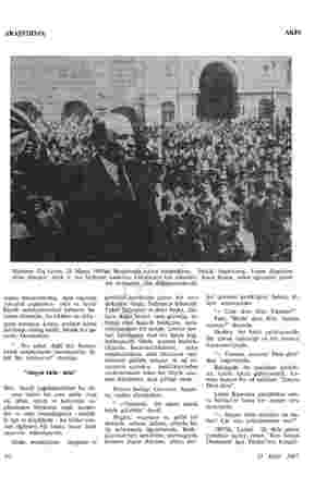  AKİS Vladimir İliç Lenin, 25 Mayıs 1919'da Moskovada halka hitabediyor. eline almıştır. Artık o, rus halkının kaderine...