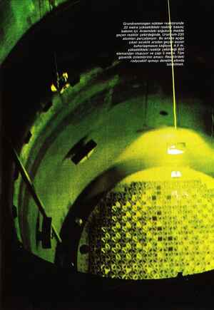    Grundremmingen nükleer reaktöründe 20 metre yükseklikteki reaktâr basınç kabının içi. Arasındaki soğutucli madde geçen...