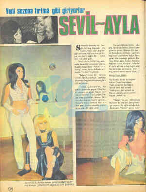  w ' Sevil ileAyla'nın sahne programlarını Ba- ' yış Manço yönetecek (BAHATTİN ŞENOL) giriyorlar Hi # ahnenin önünde bir be-
