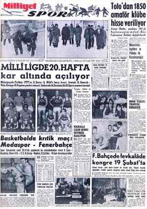  Galatasaraylı futbolculardan diğer bir gurup kar topu oynuyorlar. Resimde Suat, Mustafa, Recep, bügün — Şekerhilâl ile Mete,