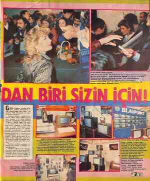  PLAKLARINI İMZALADILAR... Türk sevilen Emel Sayın, Fuar'da hayranlarına hol bol plak Aşırı kalabalığa rağmen, ün hiç eksil